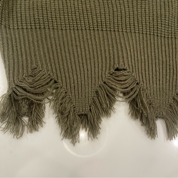 NWOT! Hera Olive Green Distressed Cropped Sweater - Picture 4 of 12